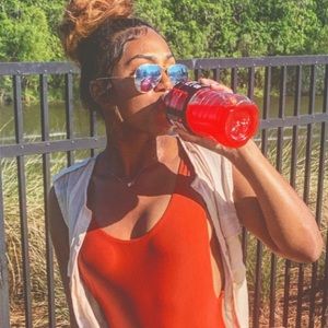 Meet your Posher, Adrienne